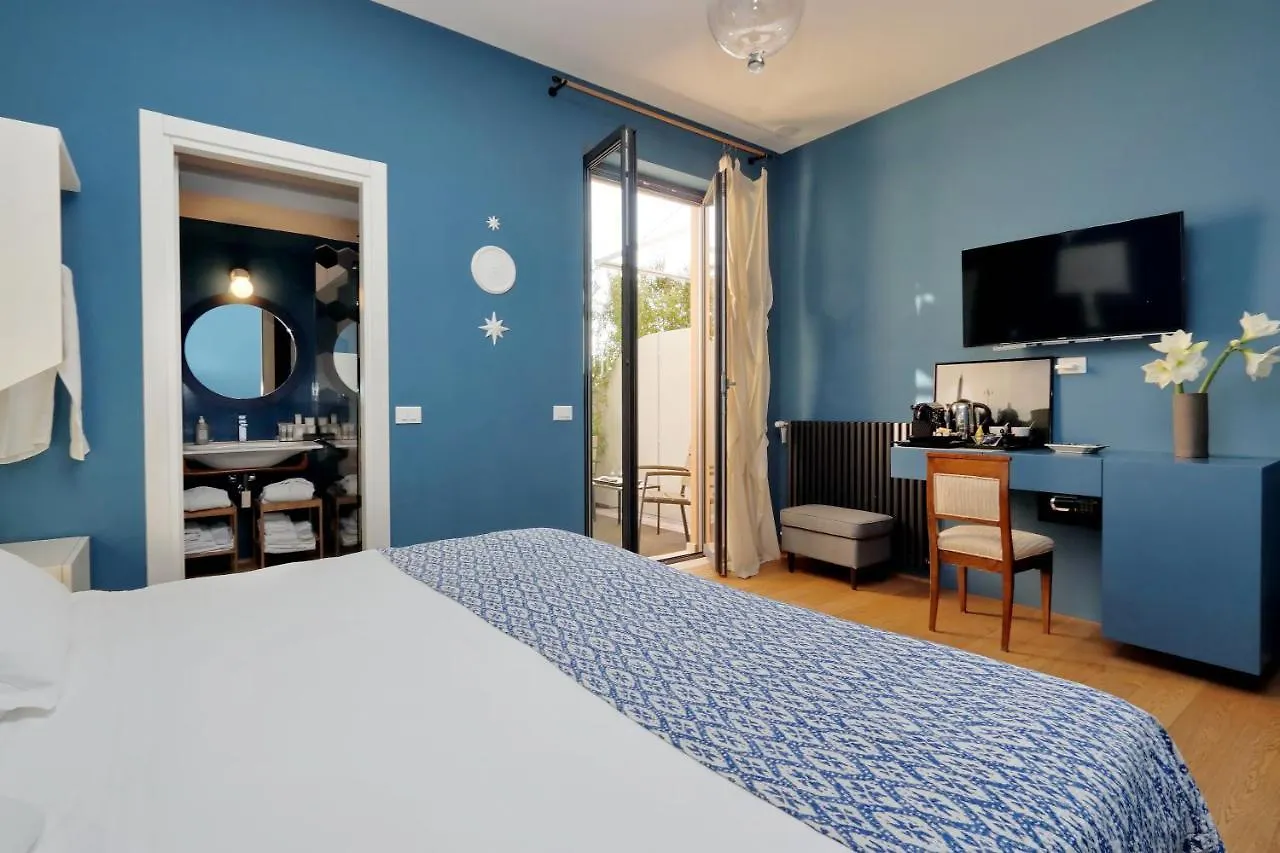 Rarity Suites Rome 2*,  Italy